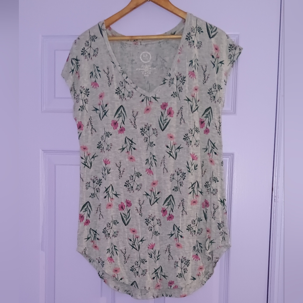 🔷️3-$15🔷️🌸HP! Maurices | Womens  Fitted V-Neck Tee Small